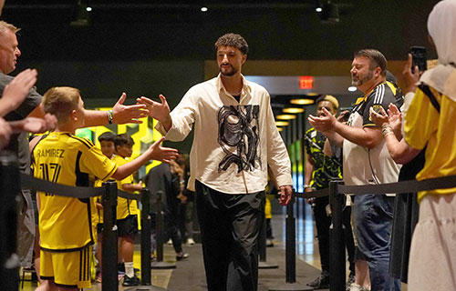 الدوري الأميركي يسمح برفع العلم الفلسطيني في مباريات كولومبوس كرو دعماً لـ “أبو علي”