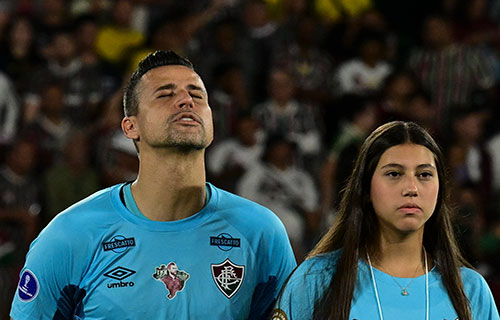 شيلتون يهنئ البرازيلي فابيو على تحطيم رقمه القياسي