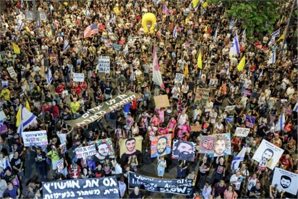 احتجاجات في إسرائيل للمطالبة بعودة الأسرى.. ومتظاهرون يهاجمون سياسات نتنياهو