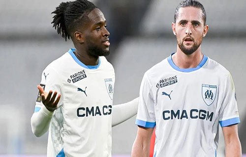 دي تشيربي : رابيو ورو تقاتلا كما
لو كانا يتشاجران في حانة