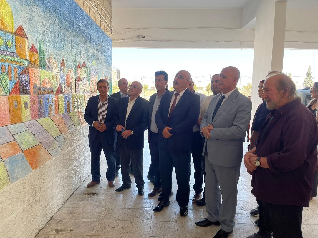 وزير الثقافة يفتتح معرضا للفن التشكيلي وجدارية أيقونة القدس في العيزرية-الحياة الجديدة
