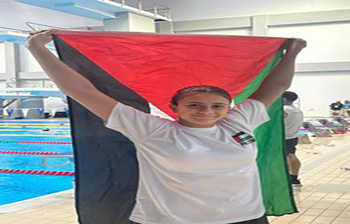السبّاحة الفلسطينية فرح فارس تنهي مشاركتها في بطولة العالم برومانيا