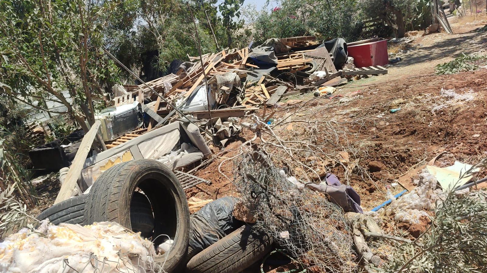 الاحتلال يهدم غرفة ويقتلع أشجار زيتون في العيسوية ويواصل حملات المداهمة والاعتقال-الحياة الجديدة