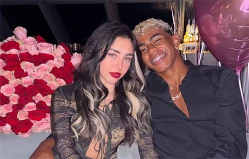 يامال يلمح لإرتباطه عاطفيا
بالمغنية الأرجنتينية نيكي نيكول