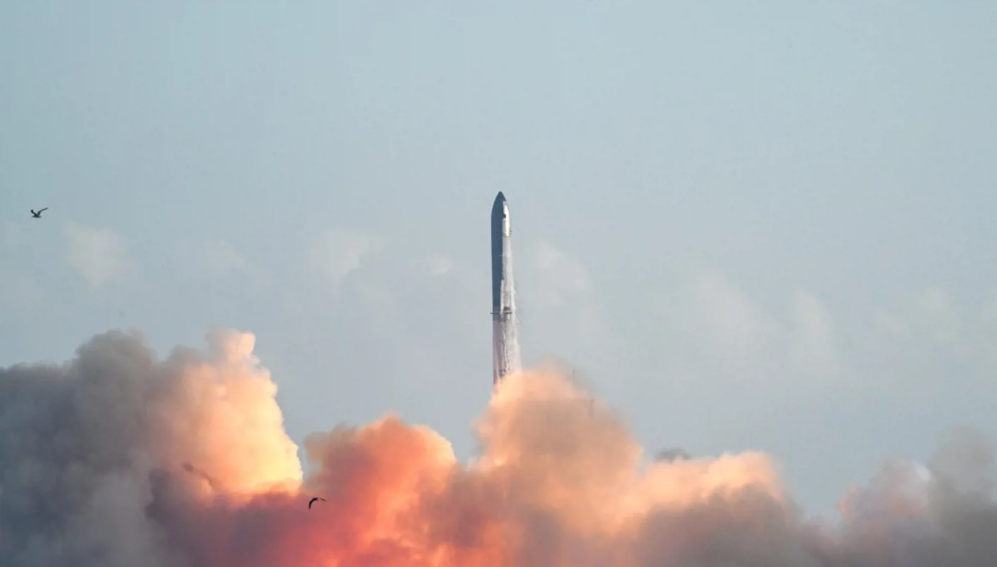 صاروخ ستارشيب العملاق ينطلق في رحلة تجريبية جديدة (صور)