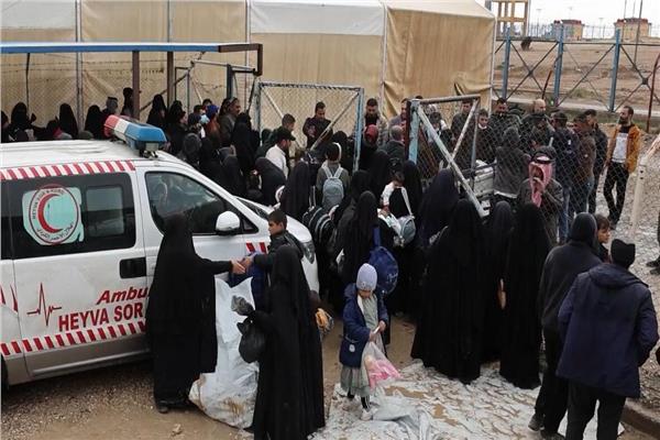 أكثر من 800 عراقي يغادرون مخيم الهول في سوريا