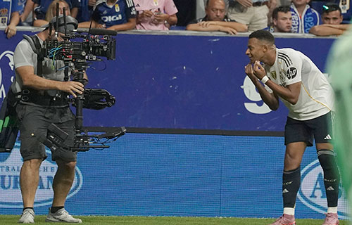 بطولة إسبانيا: برشلونة والريال ينشدان نصراً ثالثاً على التوالي