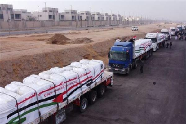 استئناف دخول المساعدات الإنسانية إلى الفلسطينيين بقطاع غزة| اليوم