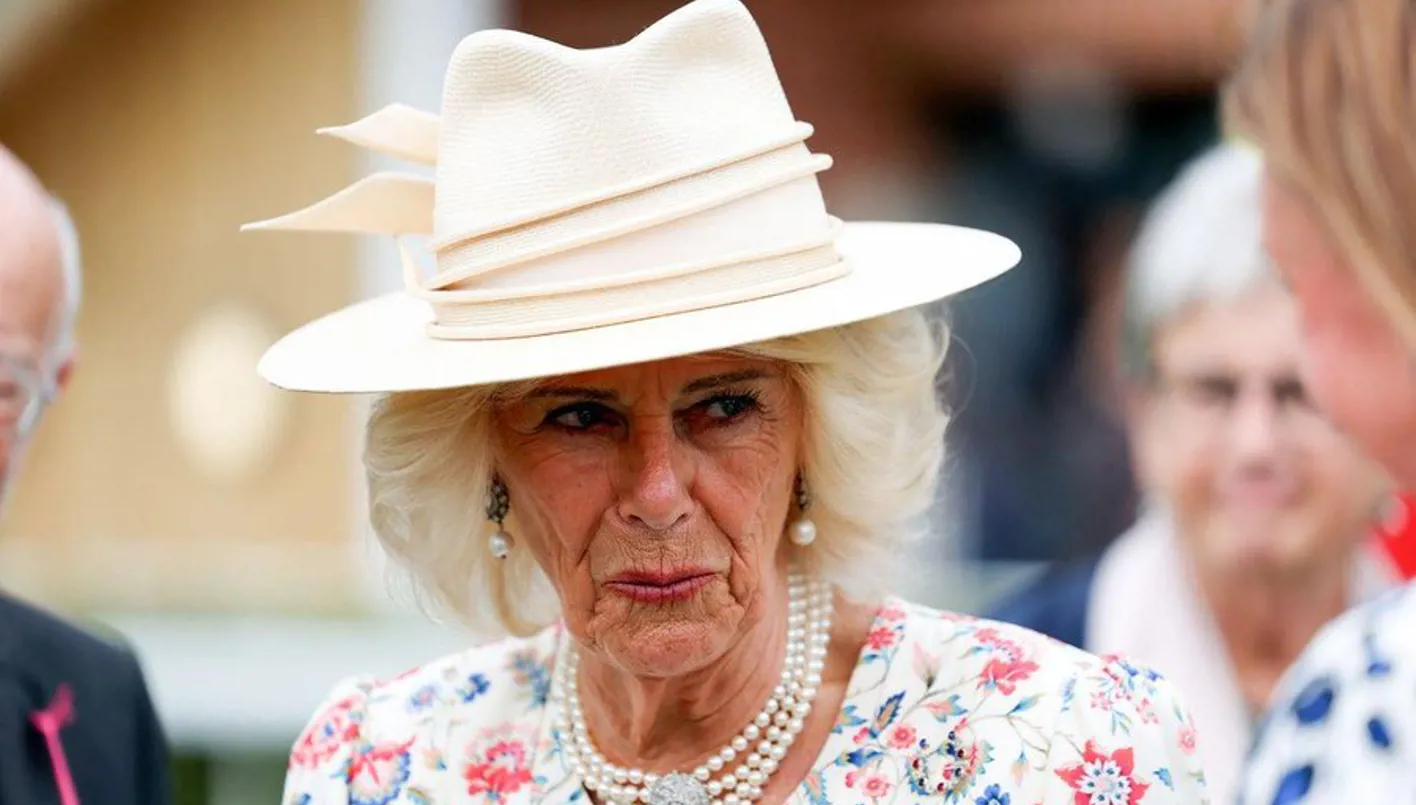 صحيفة بريطانية تكشف: الملكة كاميلا تعرّضت لمحاولة اعتداء جنسي في مراهقتها!