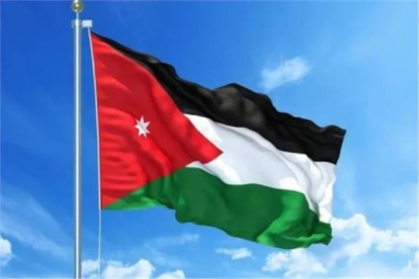 رئيس الأركان الأردني يبحث مع قائد «المركزية الأمريكية» تعزيز التعاون العسكري