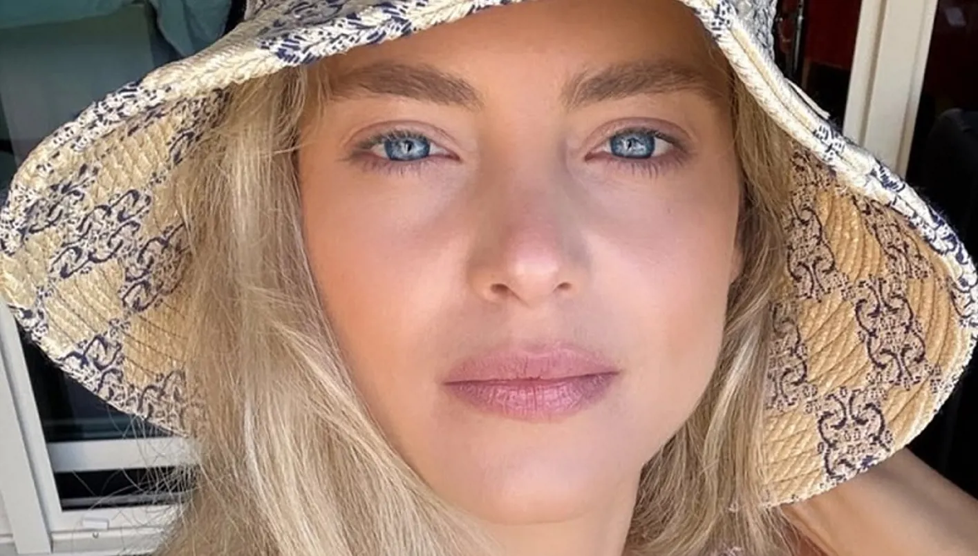 كريستينا صعب تستعرض أناقتها على الشاطئ من توقيع إيلي صعب (صور)