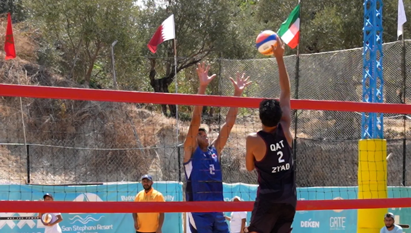 العرب في لبنان تحت راية الكرة الطائرة الشاطئية (فيديو)