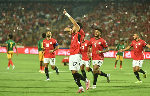 منتخب مصر يضع قدمًا في المونديال بعد تخطي إثيوبيا بثنائية صلاح ومرموش