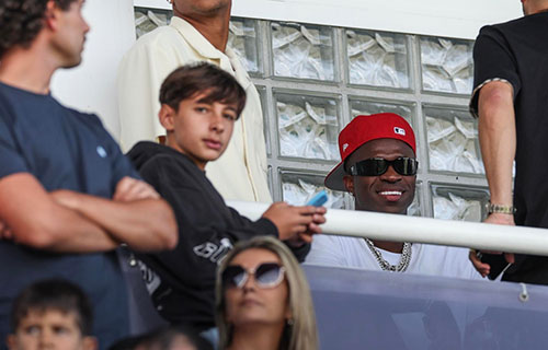 فريق تعود ملكيته لـ “فينيسيوس” يتعاقد مع 33 لاعباً