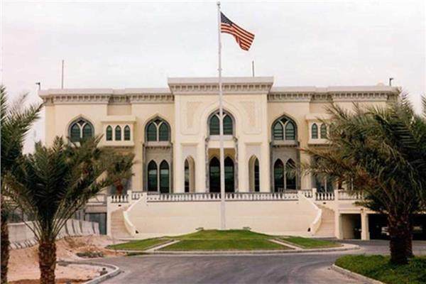 السفارة الأمريكية بقطر تطلب من موظفيها ورعاياها «البقاء في أماكنهم»