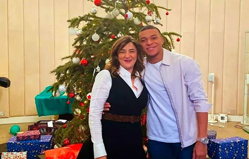 والدة “مبابي” تتحدث عن شغف نجلها برونالدو وهو طفل