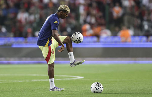 لامين جمال يحلم بحصد عدة كرات ذهبية