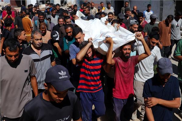 أكثر من 20 شهيدًا بنيران وقصف الاحتلال في عدة مناطق بقطاع غزة