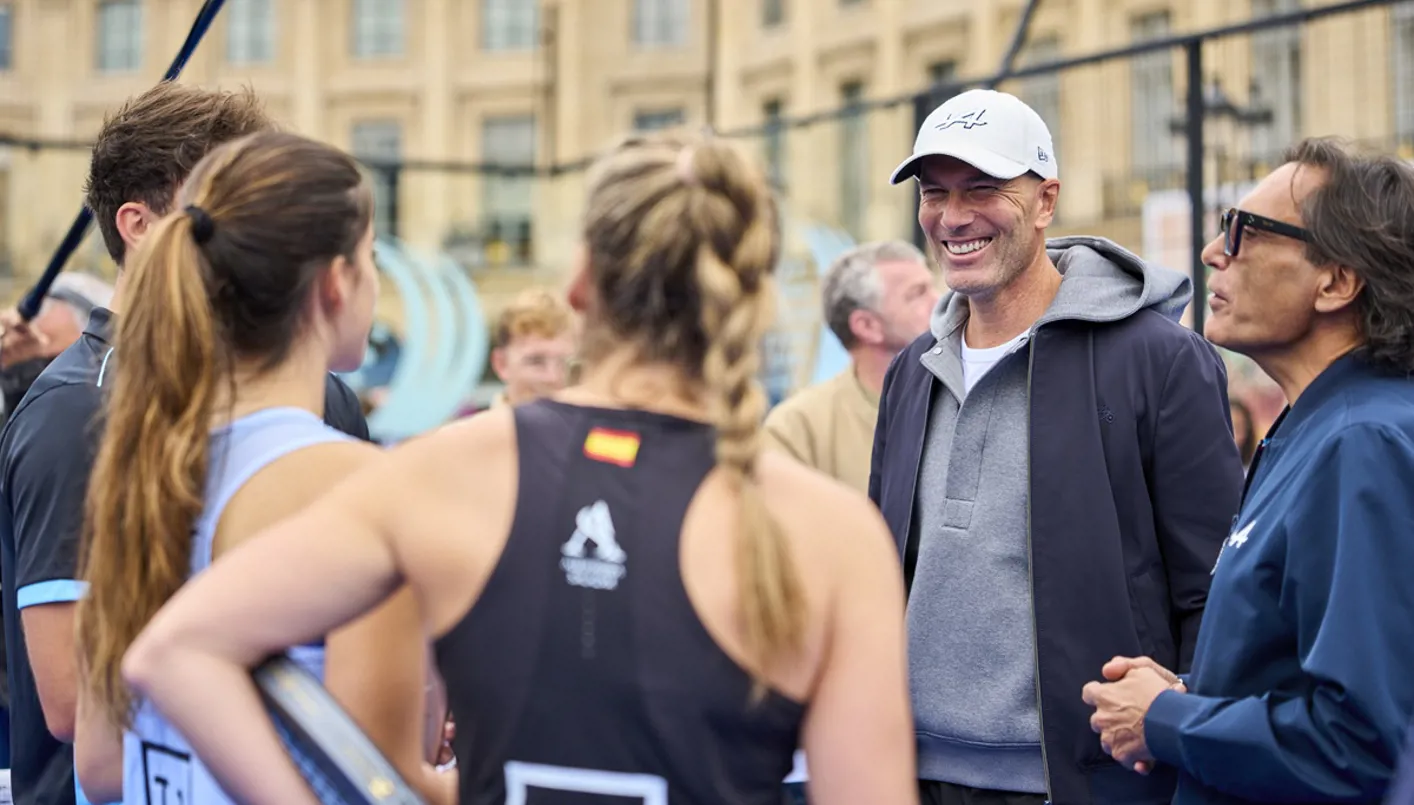 باريس تستضيف مباراة استعراضية في البادل… مشاهير يخطفون الأضواء (صور)