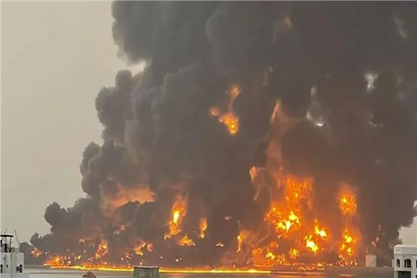 قصف إسرائيلي عنيف يستهدف ميناء الحديدة في اليمن يتسبب بانفجارات ضخمة