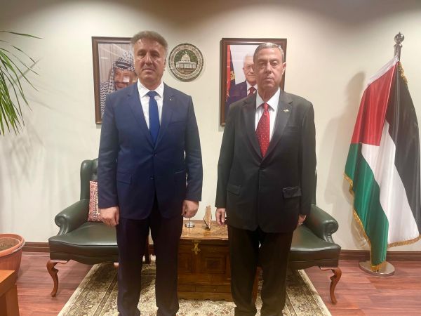 الوزير عساف يلتقي سفيرنا لدى مصر ويطلعه على دور الإعلام الرسمي في نقل معاناة شعبنا-الحياة الجديدة