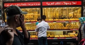 تراجع أسعار الذهب بعد خفض الفائدة الأمريكية.. والدولار يرتفع – عربي21