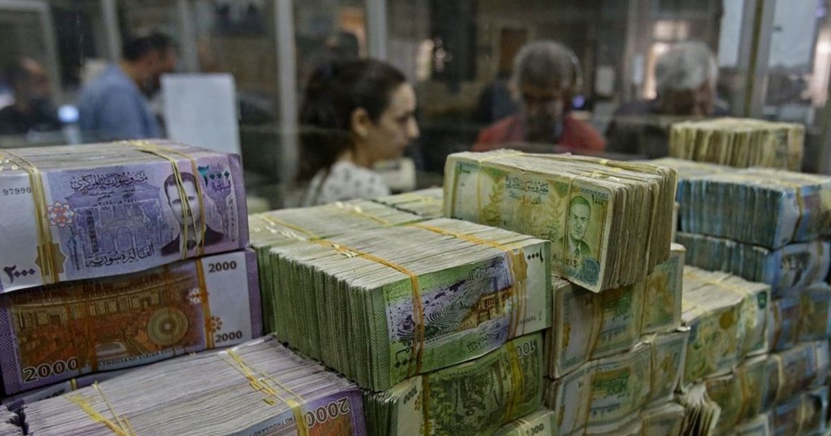 دمشق تتحرك لإنقاذ الليرة.. خطط لطباعة أوراق نقدية جديدة وحذف صفرين – عربي21