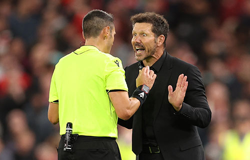 سيميوني بشأن طرده: تمت إهانتي في ملعب ليفربول