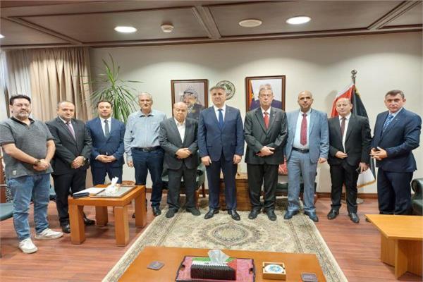 عساف يلتقي سفير فلسطين بالقاهرة ويطلعه على دور الإعلام الرسمي في نقل معاناة الفلسطينيين