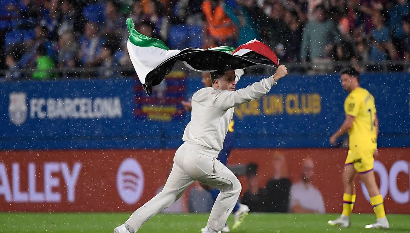 العلم الفلسطيني يتصدر المشهد في الدوري الإسباني (فيديو)