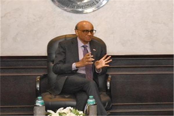 رئيس سنغافورة يشيد بجهود مصر ودور الهلال الأحمر في تقديم المساعدات لغزة