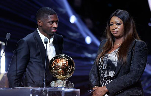 والدة عثمان ديمبيلي تتفاعل
مع فوزه بالكرة الذهبية