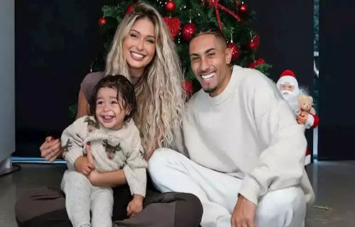 زوجة رافينيا تحتفي بحصوله على
المركز الخامس في سباق الكرة الذهبية