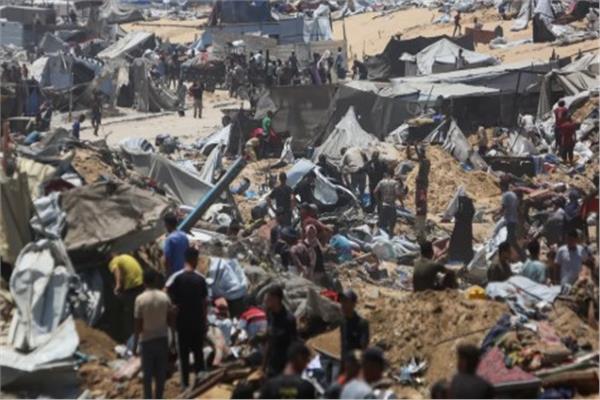 استشهاد 13 فلسطينيًا وإصابة آخرين في قصف إسرائيلي على خيمة للنازحين وسط غزة