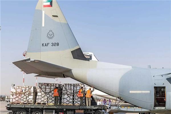 مطار العريش يستقبل طائرة مساعدات كويتية لصالح الفلسطينيين بغزة