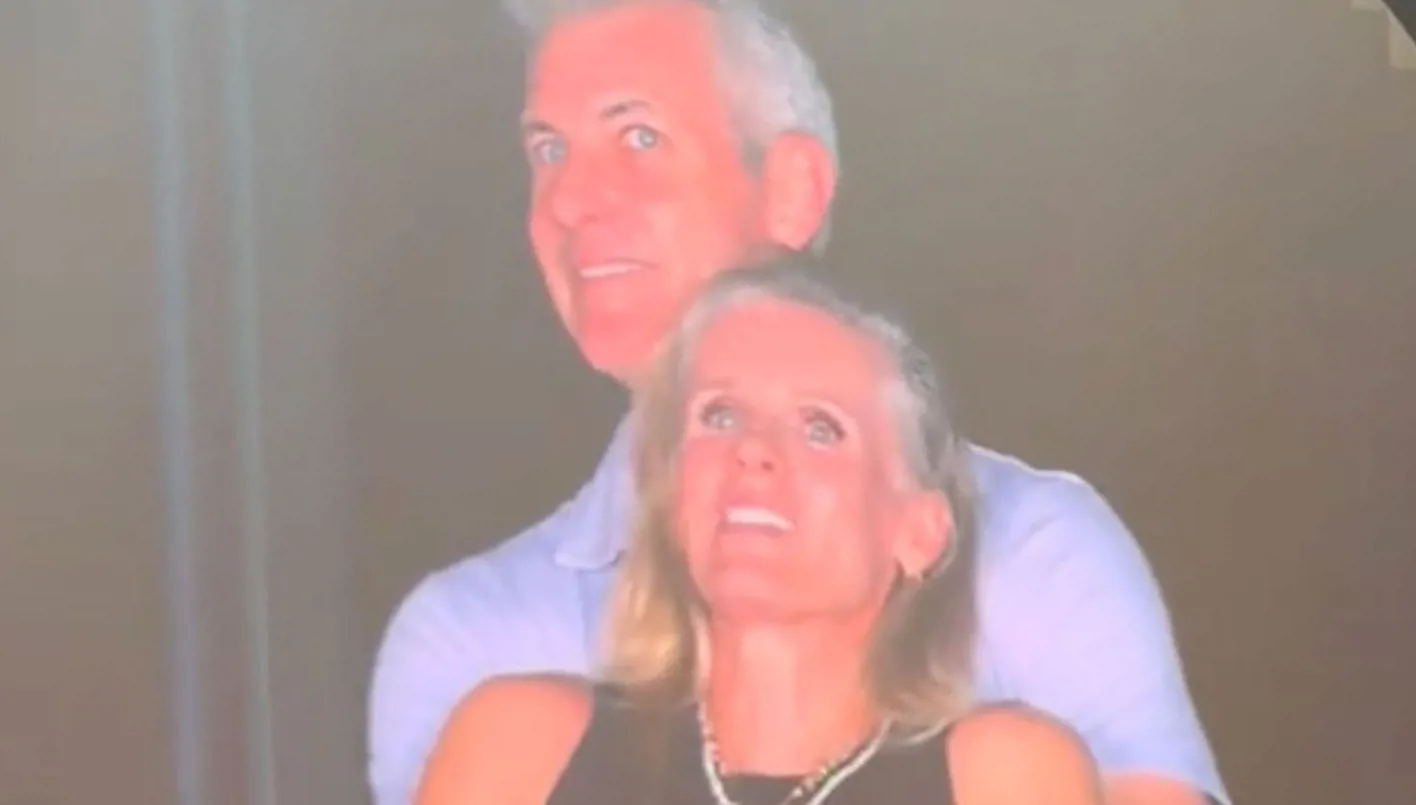 فضيحة كولدبلاي تابع… زوج السيدة كان في الحفل مع سيدة أخرى!