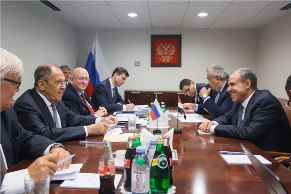 وزير الخارجية ونظيره الروسى يتفقان على استمرار التشاور والتنسيق لتحقيق السلم والأمن الدوليين 