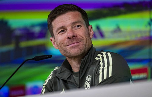 مدرب ريال مدريد يحذّر من «الثقة المفرطة» أمام أتلتيكو..اليوم