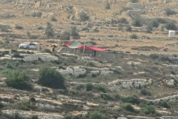 مستعمرون يقيمون بؤرة استعمارية على أراضي دير استيا شمال غرب سلفيت-الحياة الجديدة