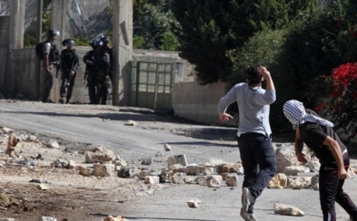 اندلاع مواجهات مع الاحتلال في كفر عقب-الحياة الجديدة