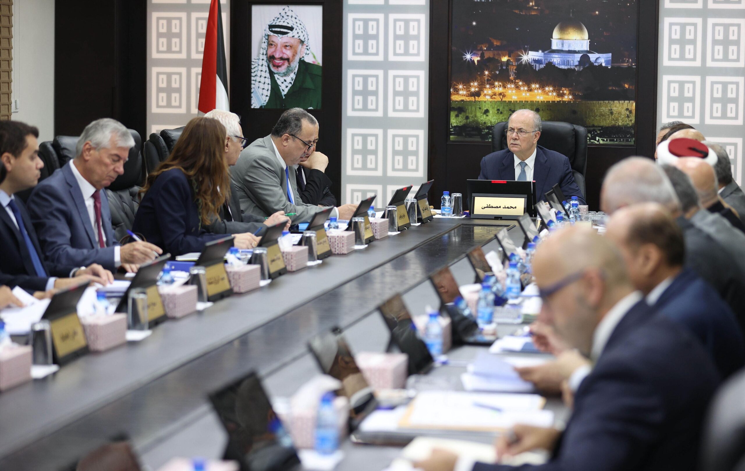 الحكومة تؤكد استعدادها لتحمّل كامل مسؤولياتها الوطنية في الضفة والقطاع-الحياة الجديدة