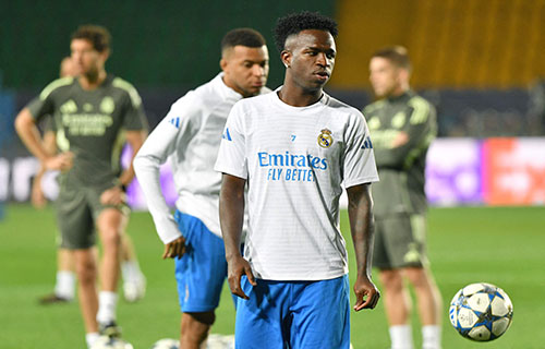 مغنِ إسباني: فينيسيوس مكروه ويجب التخلص منه