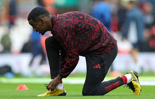 إيكيتيكي: المنافسة مع
إيزاك سوف تعزز مكانتي في ليفربول