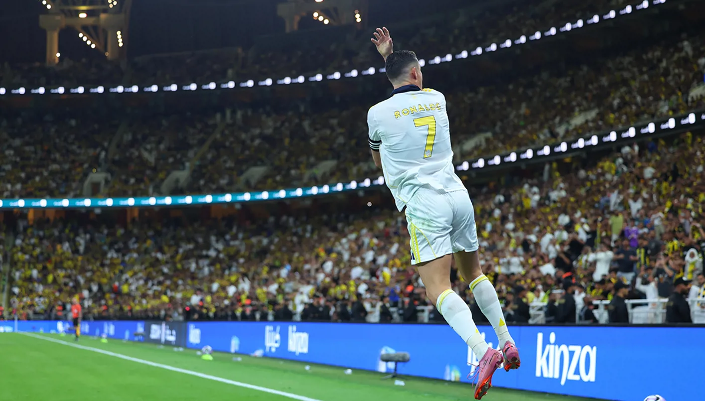 كم لاعباً تخطّى حاجز الـ700 هدف مع ميسي ورونالدو؟