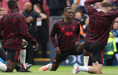 بطولة إنكلترا: ليفربول ينشد استعادة توازنه ومدرب “الشياطين” أمام فرصة أخيرة