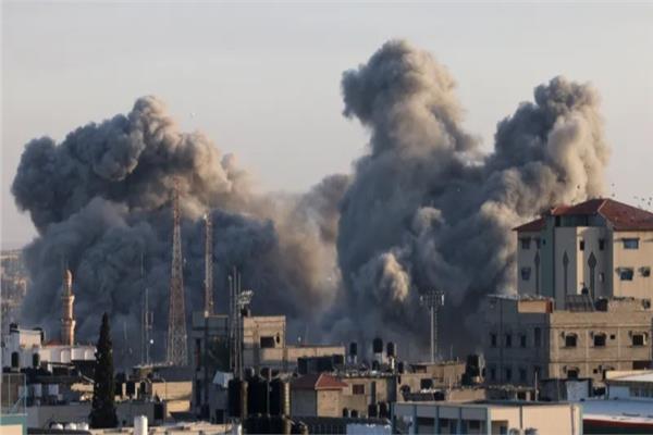 غارات جوية عنيفة على مدينة غزة خلال الساعتين الأخيرتين