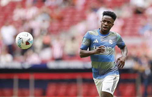 فينيسيوس يخمد نيران الشائعات
في غرفة ملابس ريال مدريد