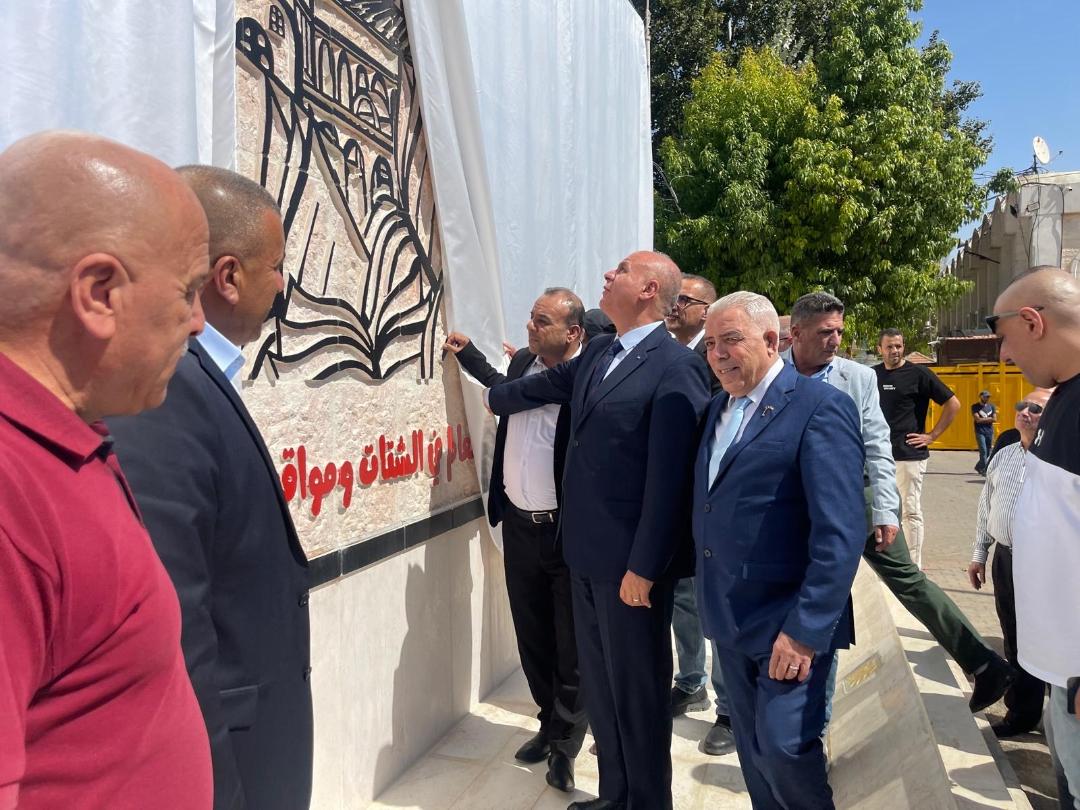 حمدان يطلع على الاحتياجات الثقافية في دورا ويفتتح جدارية الشاعر الراحل يوسف الخطيب-الحياة الجديدة