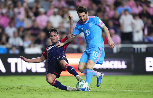 ميسي يقود إنتر ميامي لفوز
عريض بالدوري الأميركي