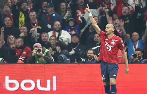 شقيق مبابي يمنح ليل تعادلا ثميناً أمام باريس سان جيرمان في الدوري الفرنسي